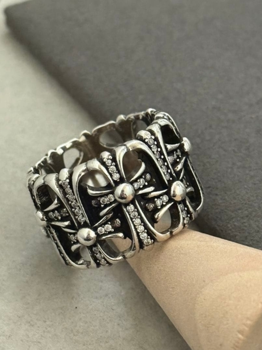 Chrome Hearts Oxidized Silver Floral Link Ring - Picture 4 of 9